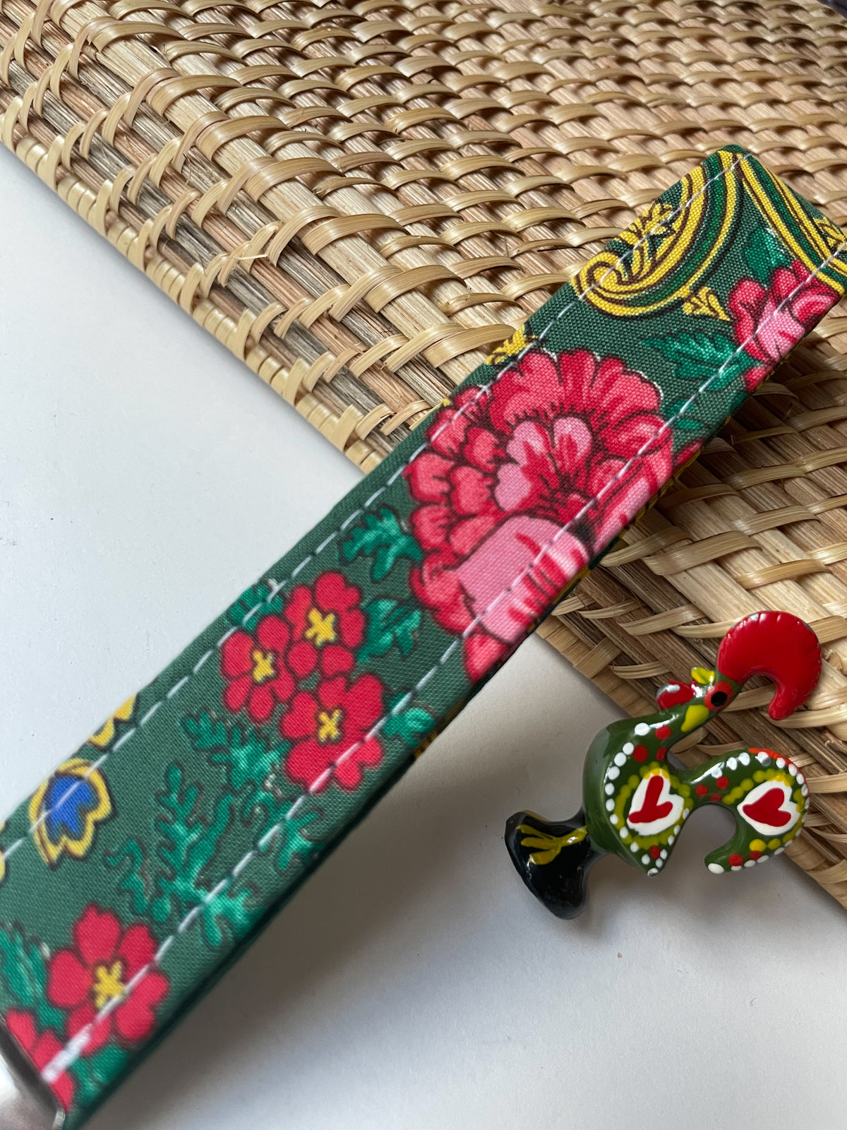 Green Lenço Wristlet Keychain