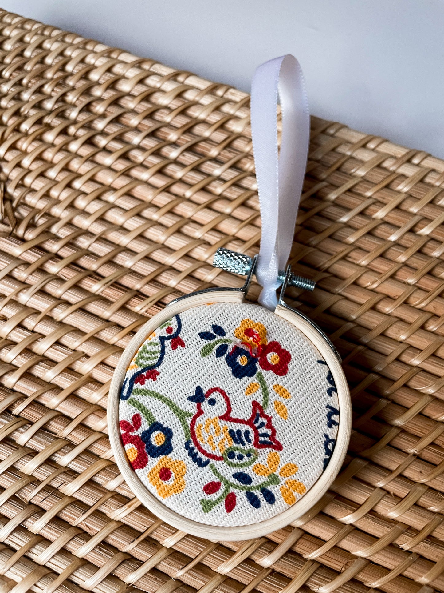 Lenço dos Namorados Cross-Stitch Loop Ornament